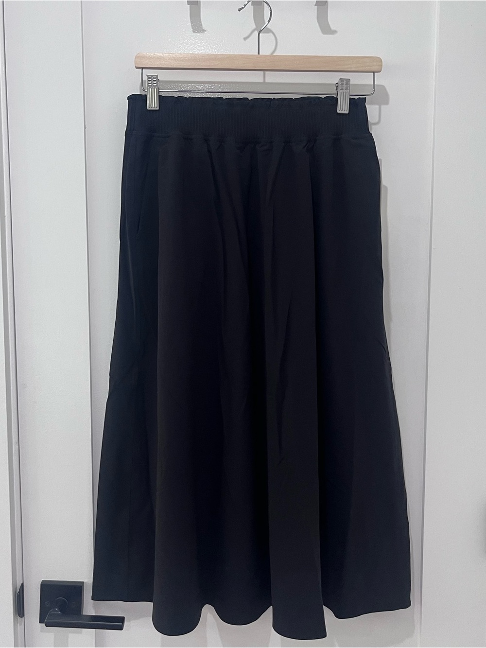 NWT lululemon Stretch Woven
Ruffle-Waist Midi Skirt